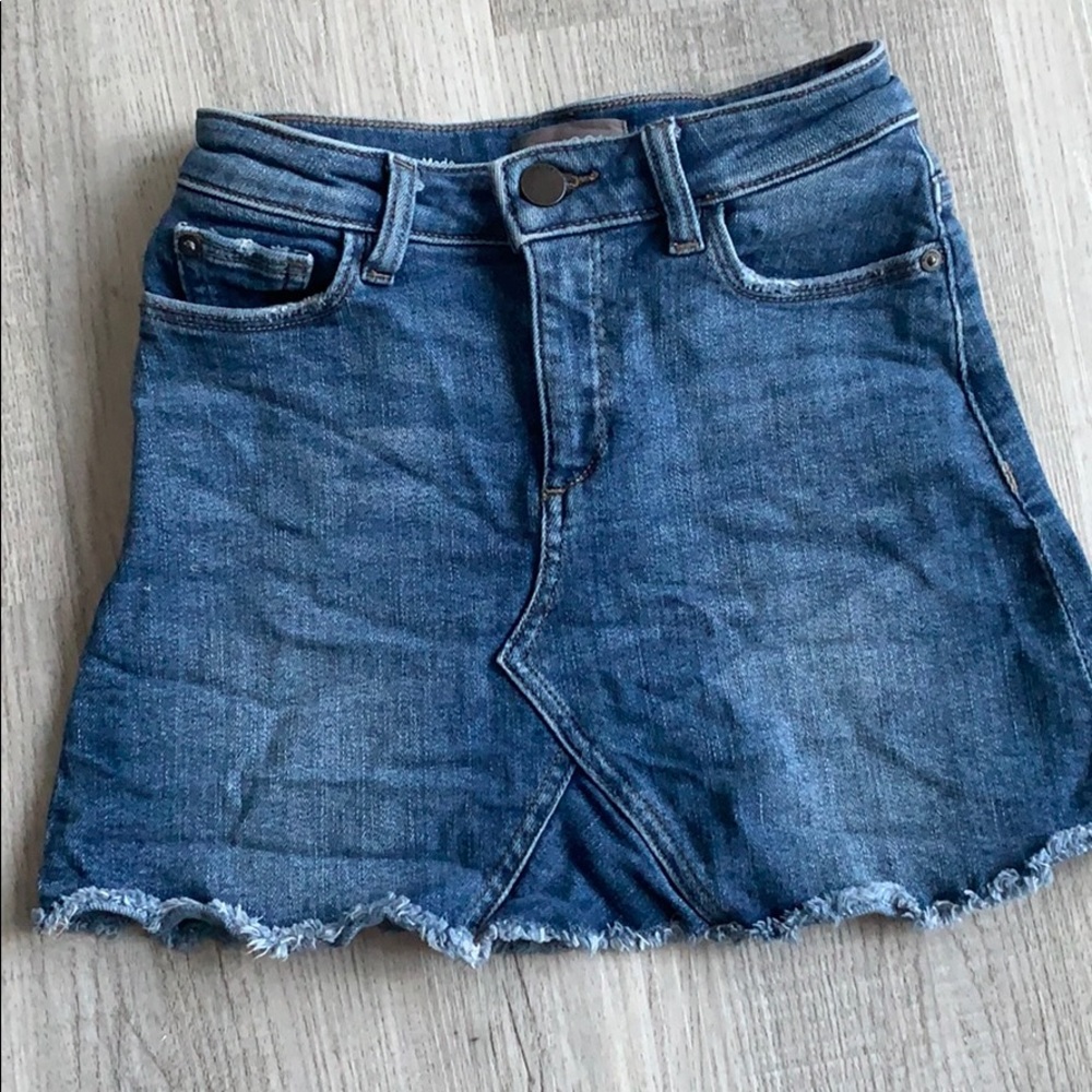 Girls size 8 denim skirt.